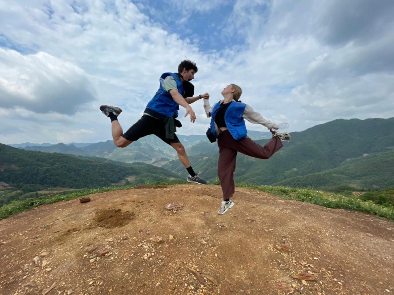 Hotel Yolo Ha Giang Adventures, Motorbike And Loop Tours Exterior foto