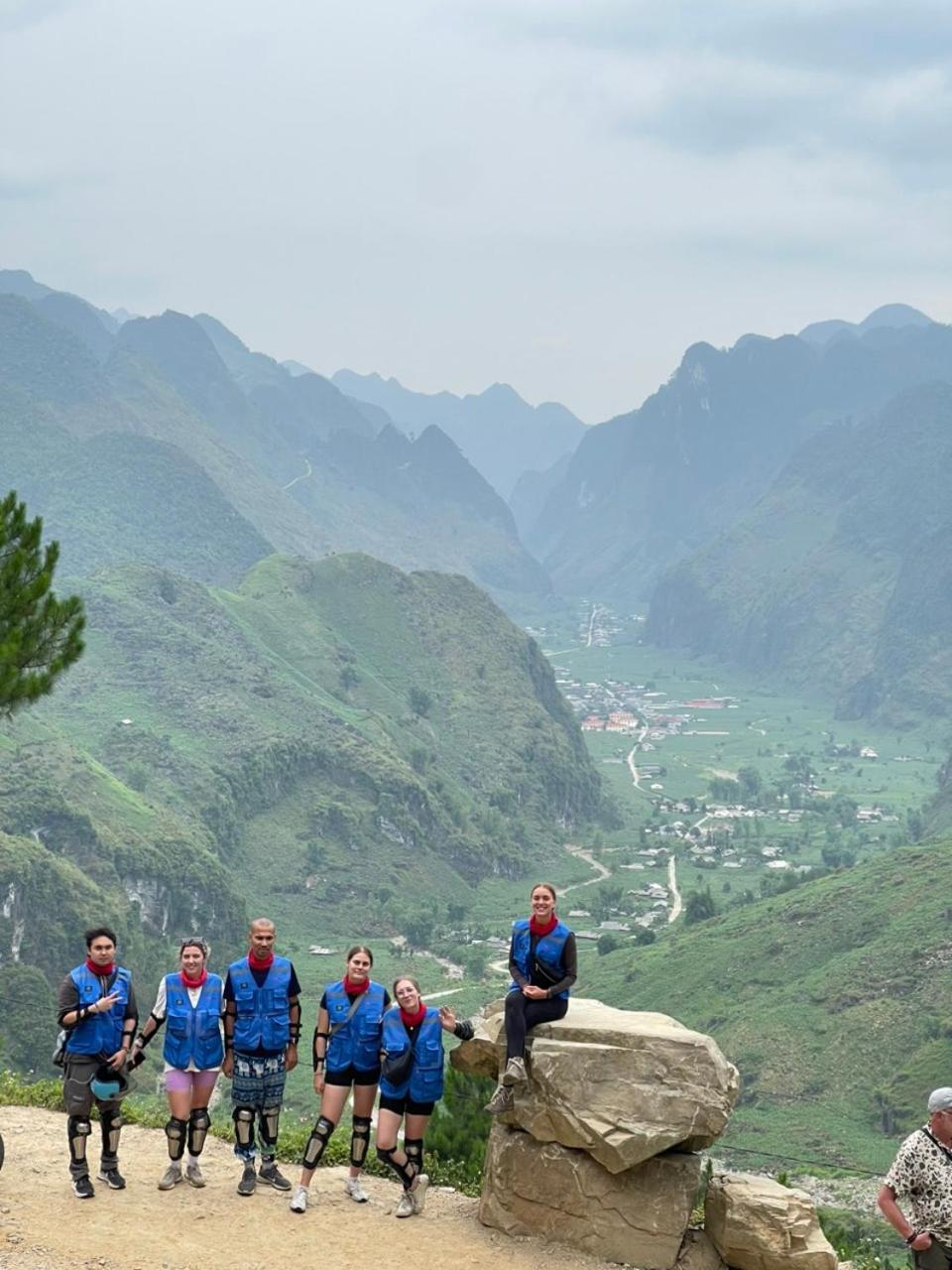 Hotel Yolo Ha Giang Adventures, Motorbike And Loop Tours Exterior foto