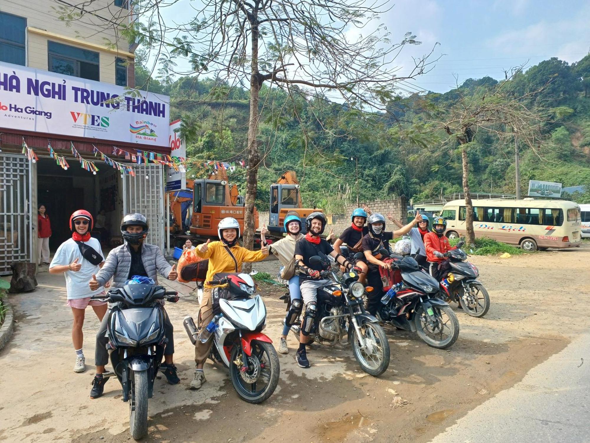 Hotel Yolo Ha Giang Adventures, Motorbike And Loop Tours Exterior foto