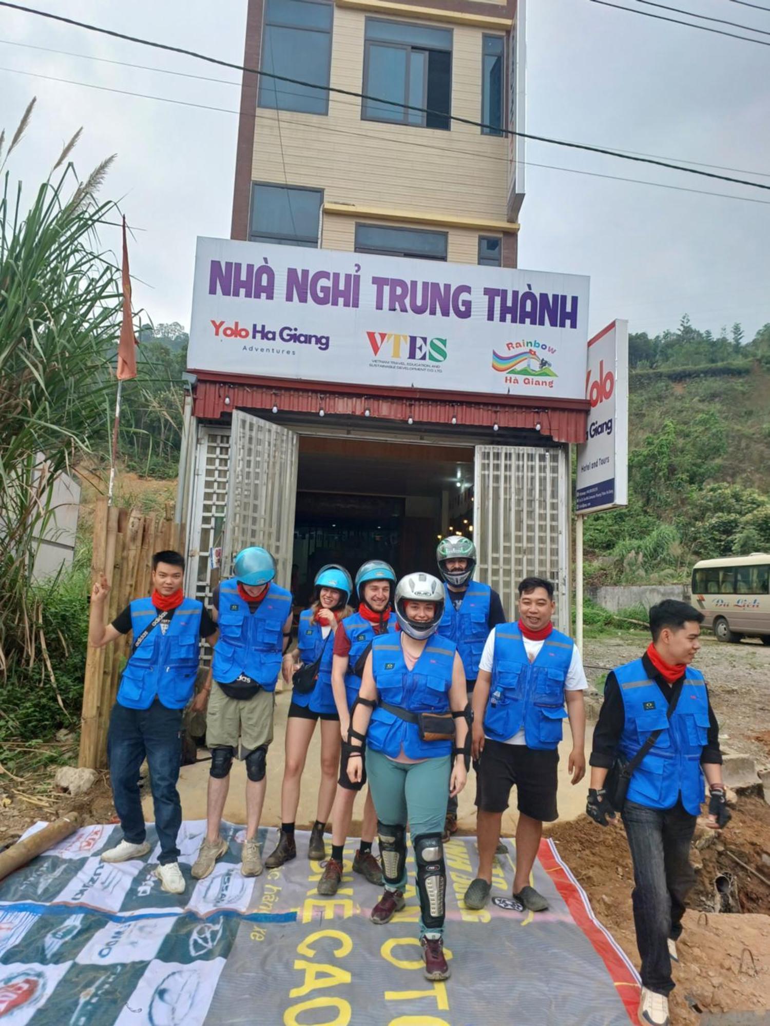 Hotel Yolo Ha Giang Adventures, Motorbike And Loop Tours Exterior foto