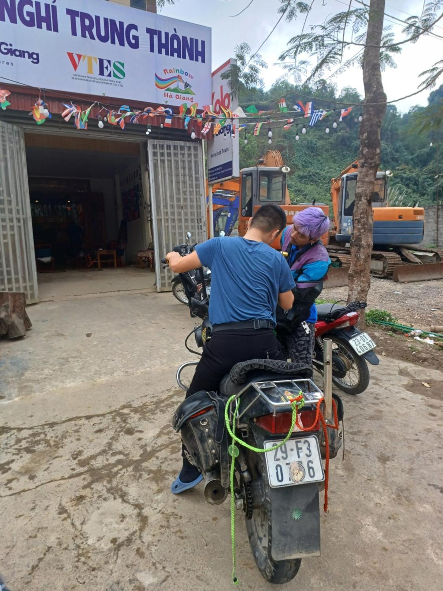 Hotel Yolo Ha Giang Adventures, Motorbike And Loop Tours Exterior foto