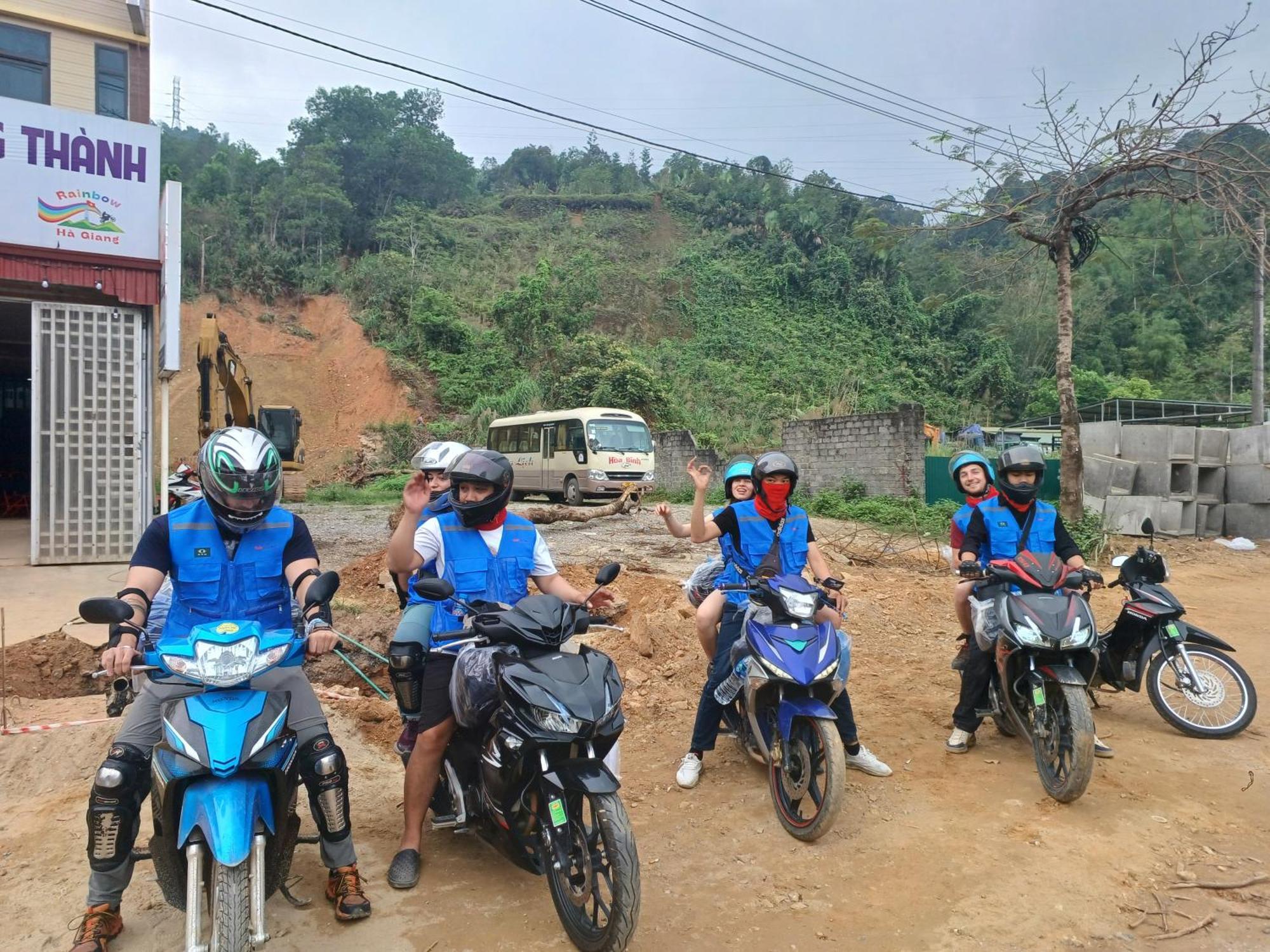 Hotel Yolo Ha Giang Adventures, Motorbike And Loop Tours Exterior foto