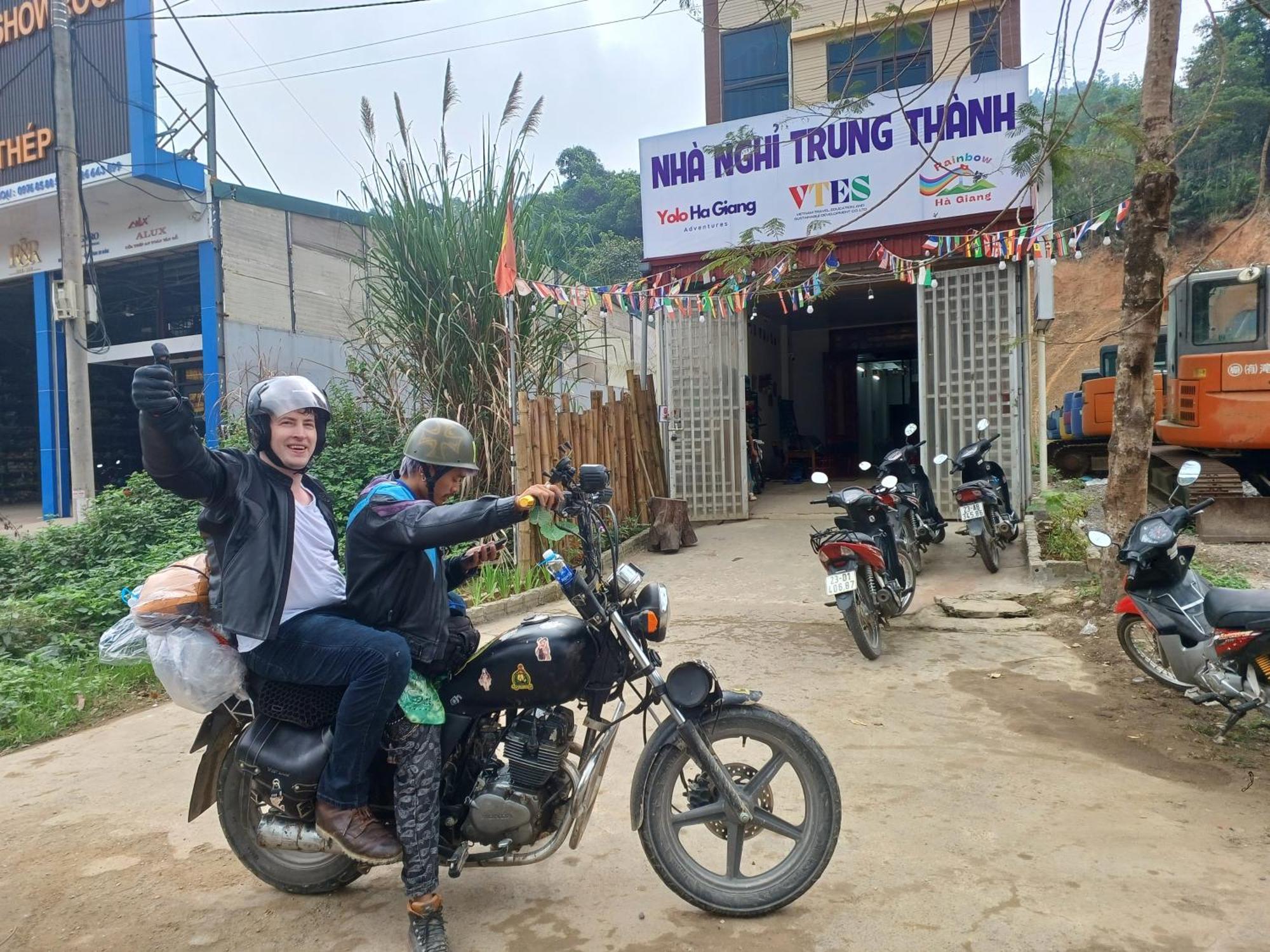 Hotel Yolo Ha Giang Adventures, Motorbike And Loop Tours Exterior foto