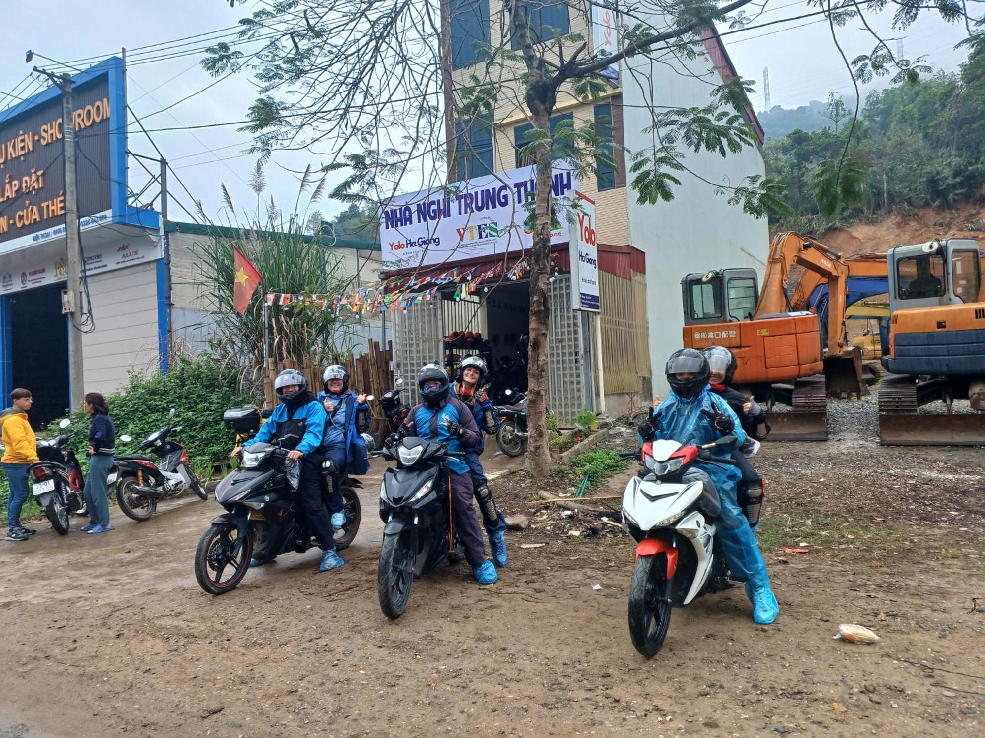Hotel Yolo Ha Giang Adventures, Motorbike And Loop Tours Exterior foto